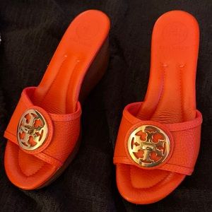Tory Burch orange pebbled leather 6.5